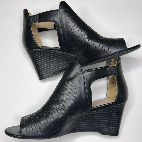 Adrienne Vittadini River Black Perforated Leather Wedge Sandals Size 7 - Picture 4 of 6